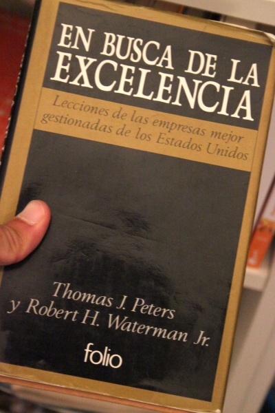 Archivo:Portada-libro-en-busca-de-la-excelencia.jpg